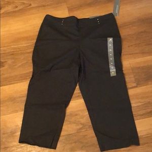 NWT JM Collection Capris